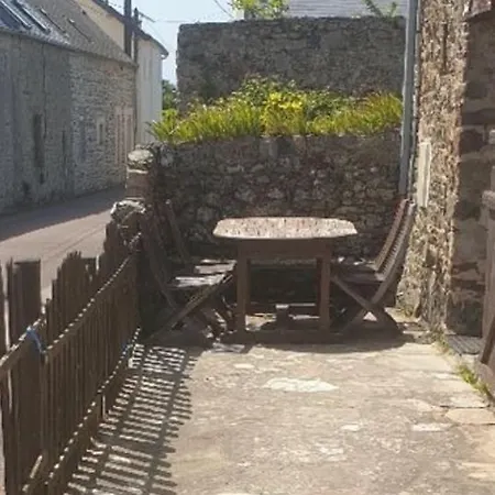 Maison En Pierres à 1200m De La Casa de Férias