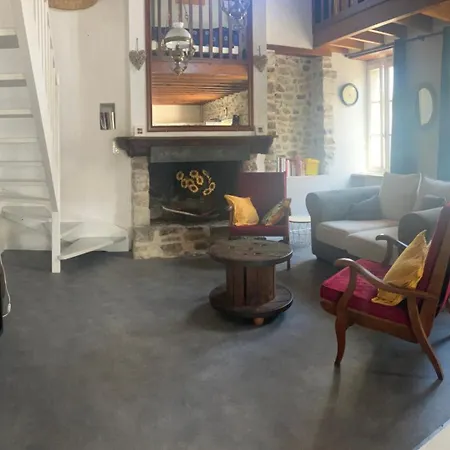 Maison En Pierres A 1200m De La Σπίτι διακοπών *